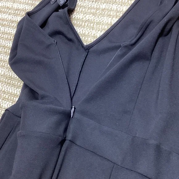 NWT Size 2 Torrid Black V-Neck Sleeveless Jumpsuit - Picture 7 of 11